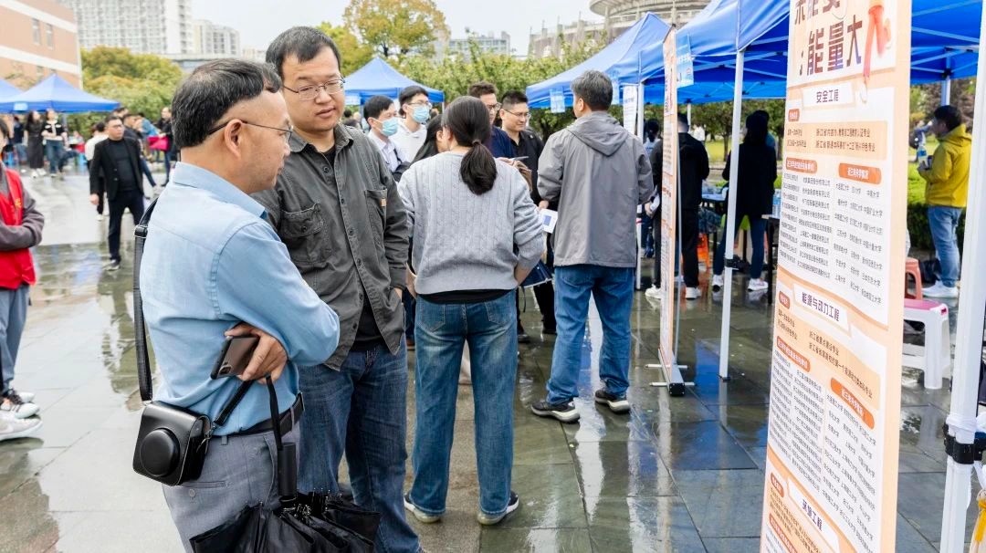 举办校园开放日,考生与专业面对面