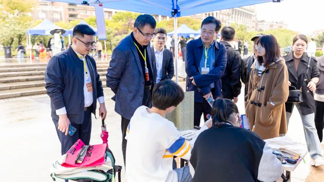 学校党政领导高度重视“三位一体”招生工作。