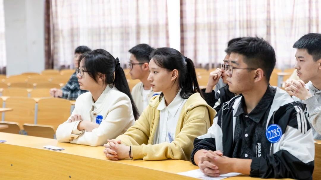 考题紧贴社会热点,考生表现可圈可点